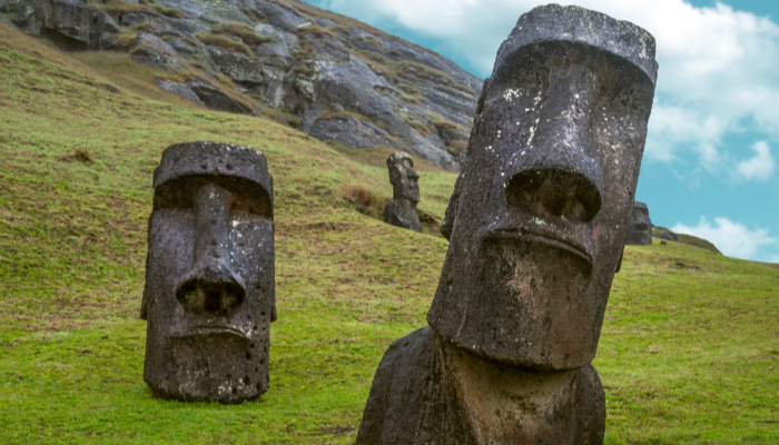 Patung Moai Melambangkan Warisan Budaya Rapa Nui