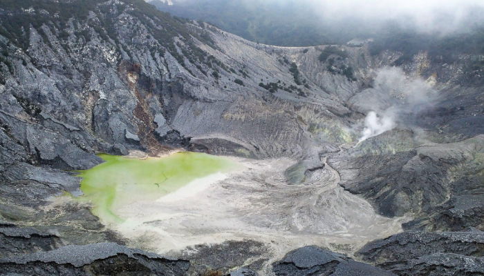 Gunung Tangkuban Parahu Punya Mitos Dan Legenda Yang Ikonik