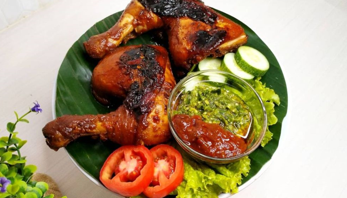 Lalapan Dan Sambal Hidangan Khas Indonesia