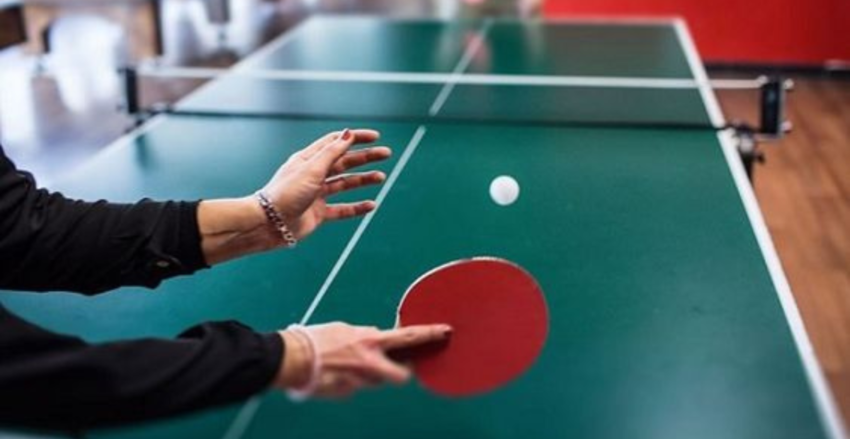 Olahraga Pingpong Menggunakan Sebuah Papan