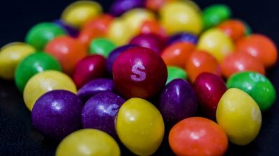 Skittles Luncurkan Permen Gummies Pedas Rasa Fuego