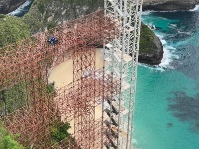 Protes Masyarakat Bali Saat Pembangunan Lift Kaca Di Pantai Kelingking Nusa Penida Dimulai Lagi
