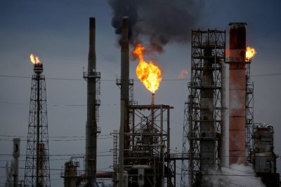 Harga Minyak Dunia Stabil, Uni Eropa Pertimbangkan Larangan Energi Rusia