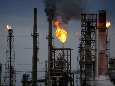 Harga Minyak Dunia Stabil, Uni Eropa Pertimbangkan Larangan Energi Rusia