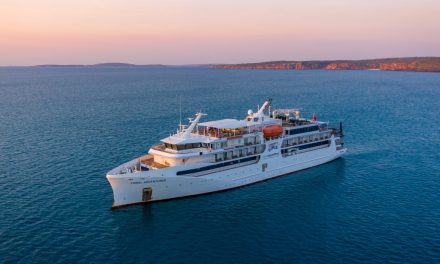 Drama Kapal Pesiar Coral Adventurer Usai Insiden Terumbu