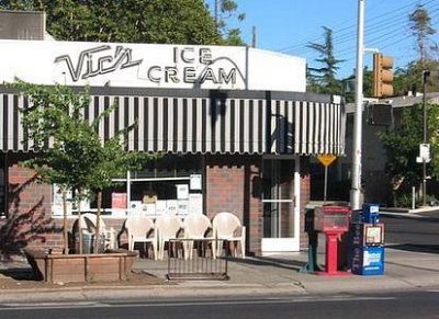 Vic’s Ice Cream Buka Kembali Setelah Renovasi Dan Ganti Pemilik