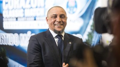 Legenda Brasil Roberto Carlos Jalani Operasi Darurat