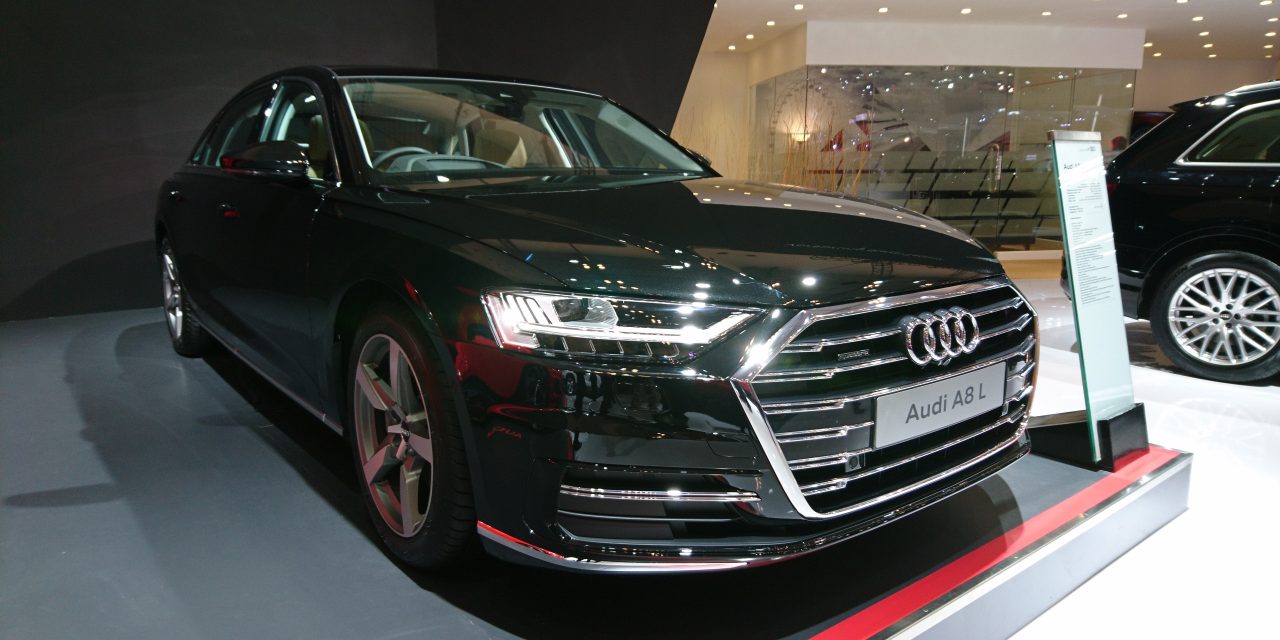 Mobil Audi W12 Di Desain Dengan Menggunakan Mesin 12 Silinder
