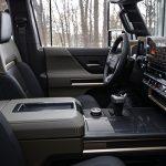 Mobil GMC Punya Interior yang Mewah dan Futuristik