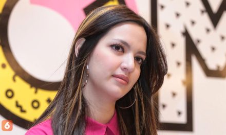 Nia Ramadhani, Sosok Artis dengan Karisma Elegan