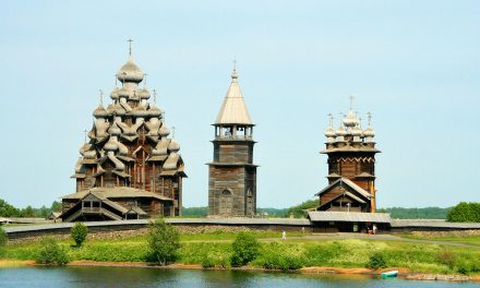 Pulau Kizhi Terkenal Dengan Arsitektur Kayu Tua Yang Spektakuler