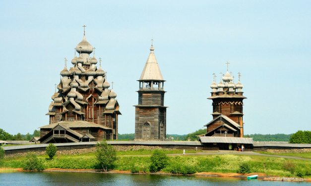 Pulau Kizhi Terkenal Dengan Arsitektur Kayu Tua Yang Spektakuler