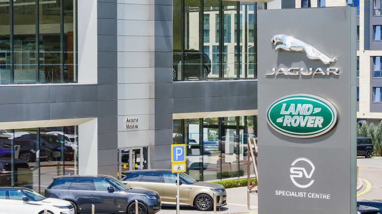 Perusahaan Land Rover Terus Kembangkan Teknologi Canggih