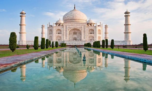 Bangunan Taj Mahal Sebagai Simbol Cinta Abadi Di India