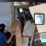 Viral Mobil Box Tabrak Kios Pangkas Rambut di Kuningan