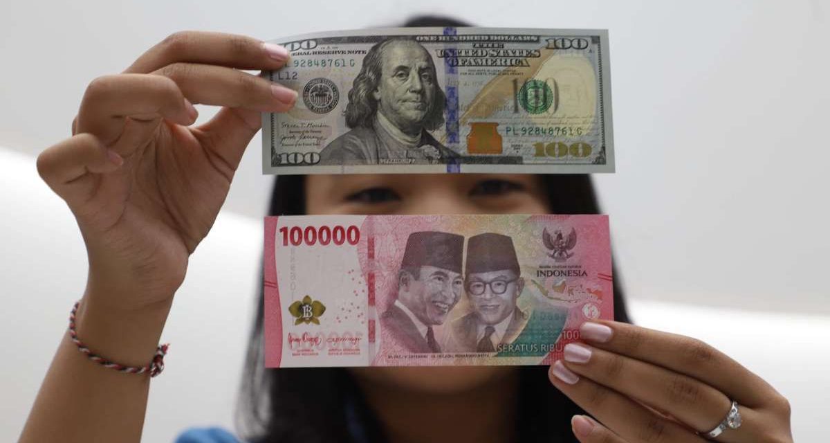 Rupiah Terpuruk Saat Mata Uang Asean Lainnya Stabil, Kok Bisa?