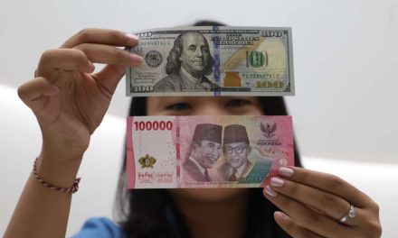 Rupiah Terpuruk Saat Mata Uang Asean Lainnya Stabil, Kok Bisa?