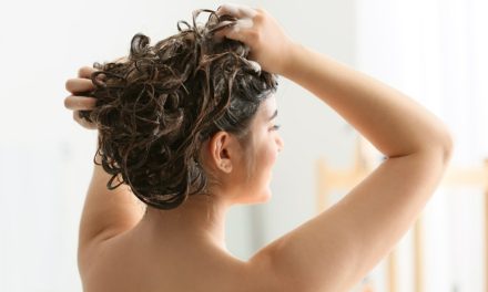 Perawatan Detox Ketombe Untuk Kulit Kepala Lebih Sehat