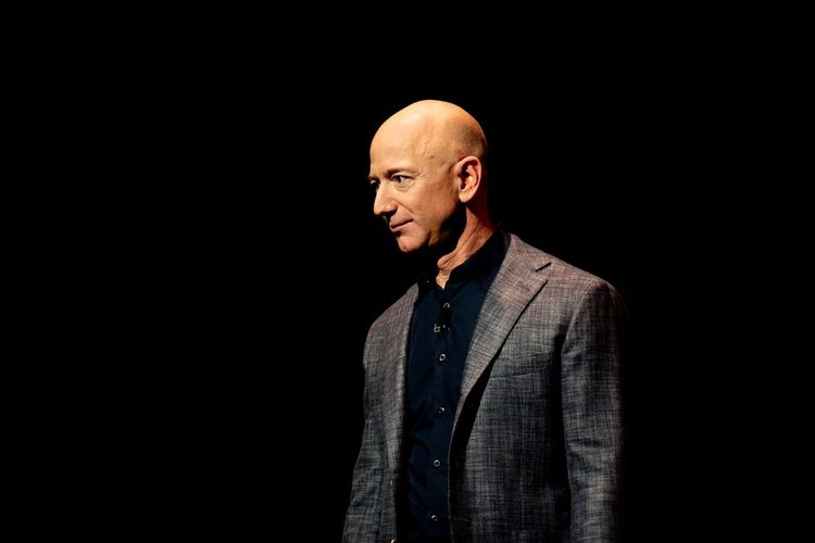 Pendiri Amazon Jeff Bezos Selangkah Lagi Beli Saham Liverpool