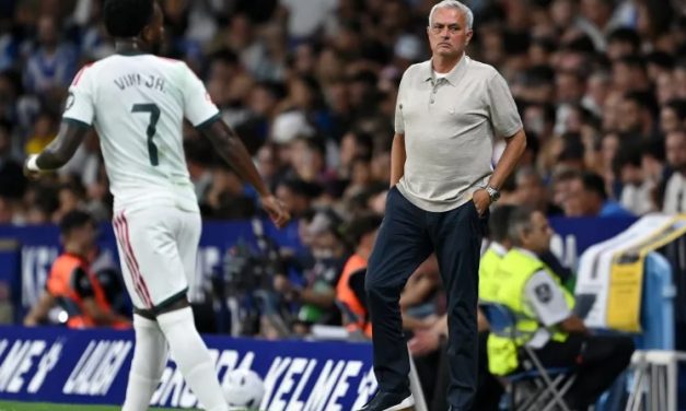 Jose Mourinho Bela Vinicius Meski Di Soraki Suporter Di bernabeu